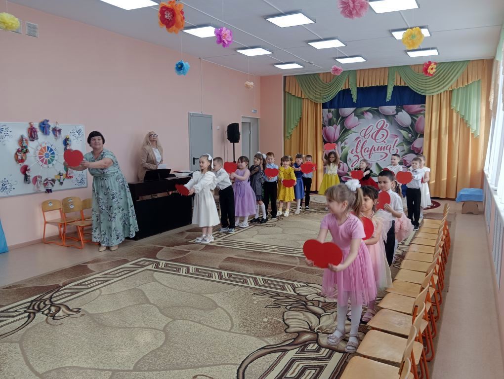 Праздник для мам.